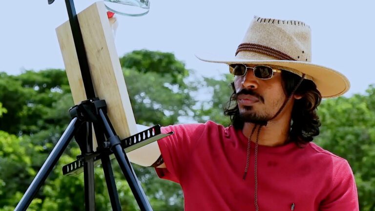 Meet the solar artist from Tamil Nadu, Who uses the sun to ‘paint’ art, only on HistoryTV18
