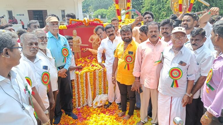 மாமன்னர் மருதுபாண்டியர்களின் 222வது நினைவு நாள் வெண்கல சிலைக்கு மாலை அணிவித்து மலர்தூவி வீரவணக்கம்