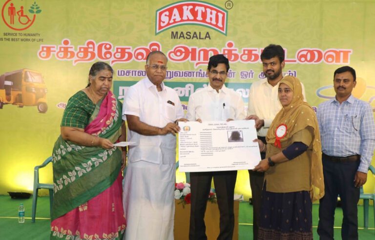 Sakthi Masala Distributes Welfare Cards to Auto Drivers that Grant Them Access to Free Healthcare Services 