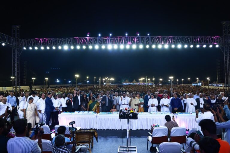 பால் தினகரன் தலைமையில் சென்னையில் நடைபெற்ற கிறிஸ்தவ ஒருங்கிணைப்பு புது வருட பிரார்த்தனை